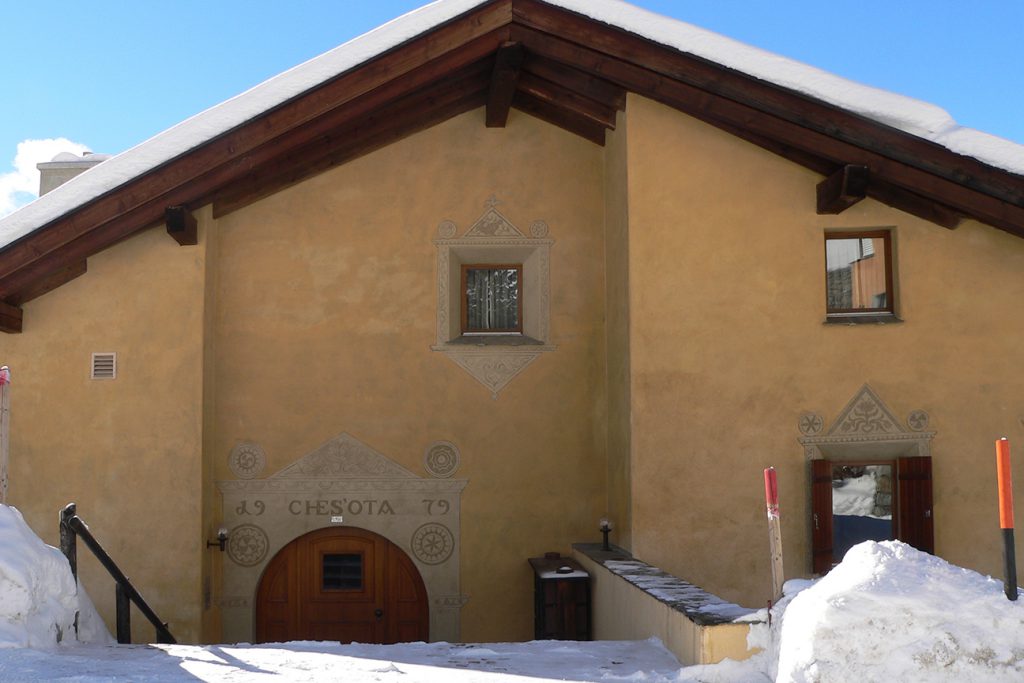 Das Ferienhaus Ches'ota - typische Engadiner Bauweise