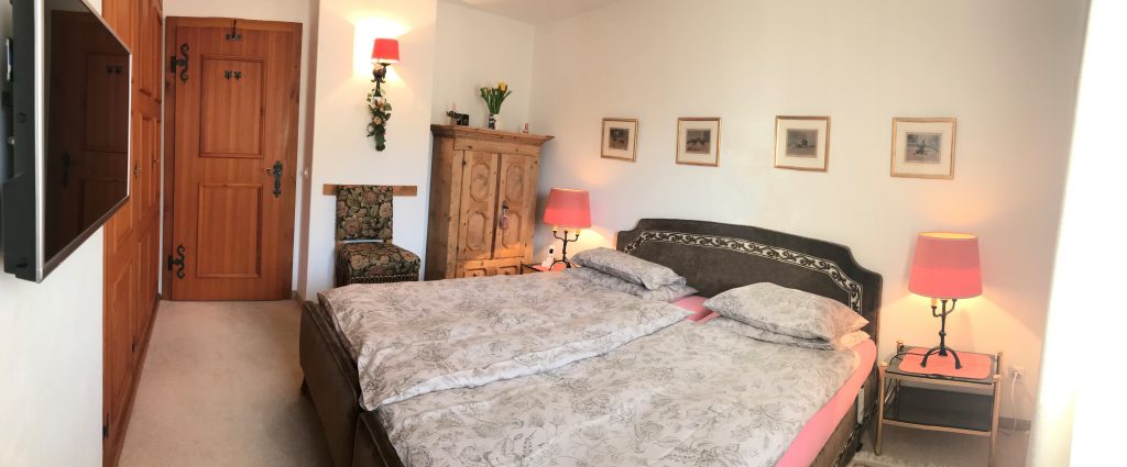 Schlafzimmer der Ferienwohnung in Pontresina